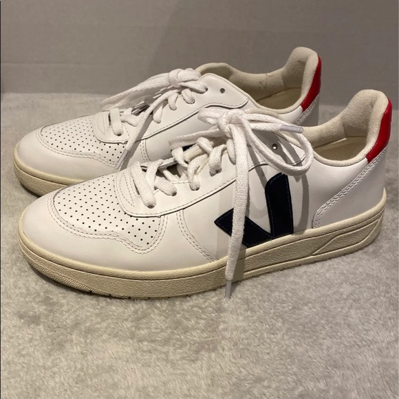 Veja V-10 Leather Sneaker White 7US - Picture 4 of 8